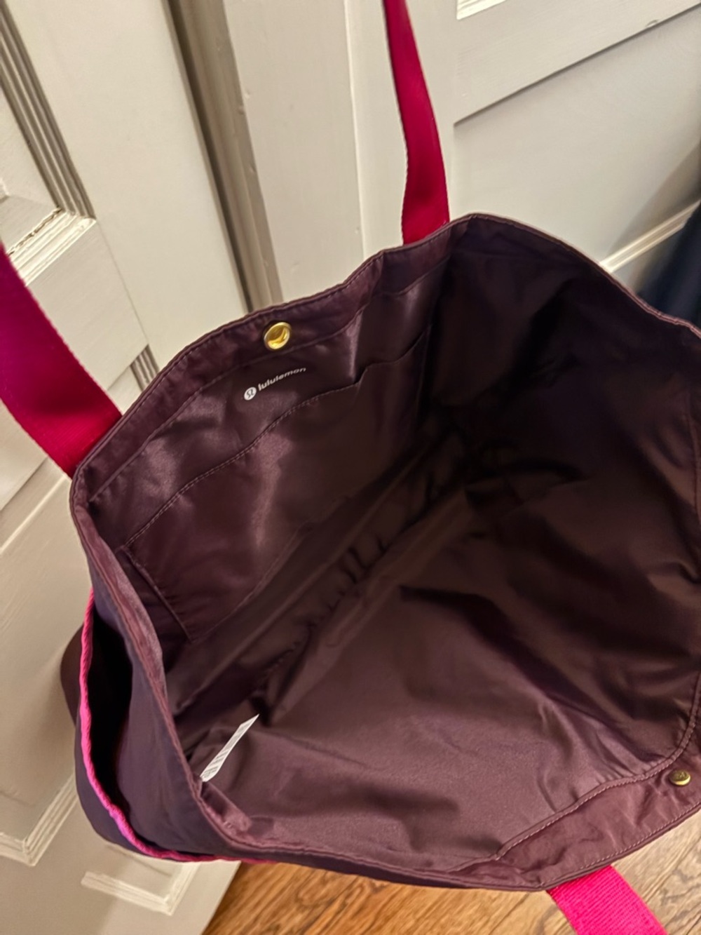 Lululemon Daily Multi-Pocket Tote - chocolate with Bright Pink NWT - Picture 5 of 5